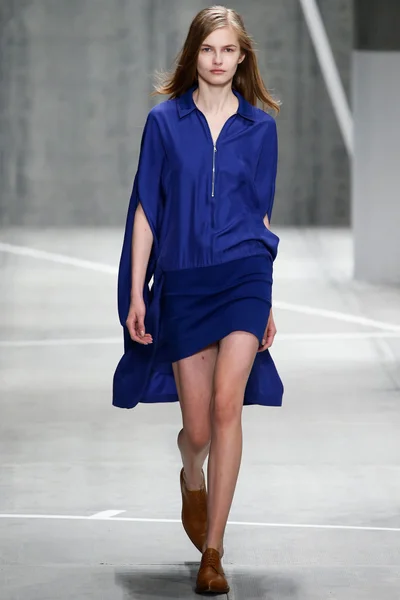 Look 16